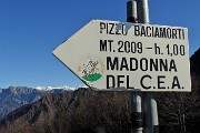 33 Incrocio di sentieri al Passo Baciamorti (1541 m), io proseguo a dx per il Pizzo Baciamorti con la Madonnina del C.E.A.
